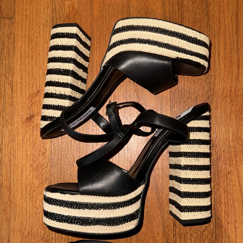 Brand new Steve Madden platform sandals